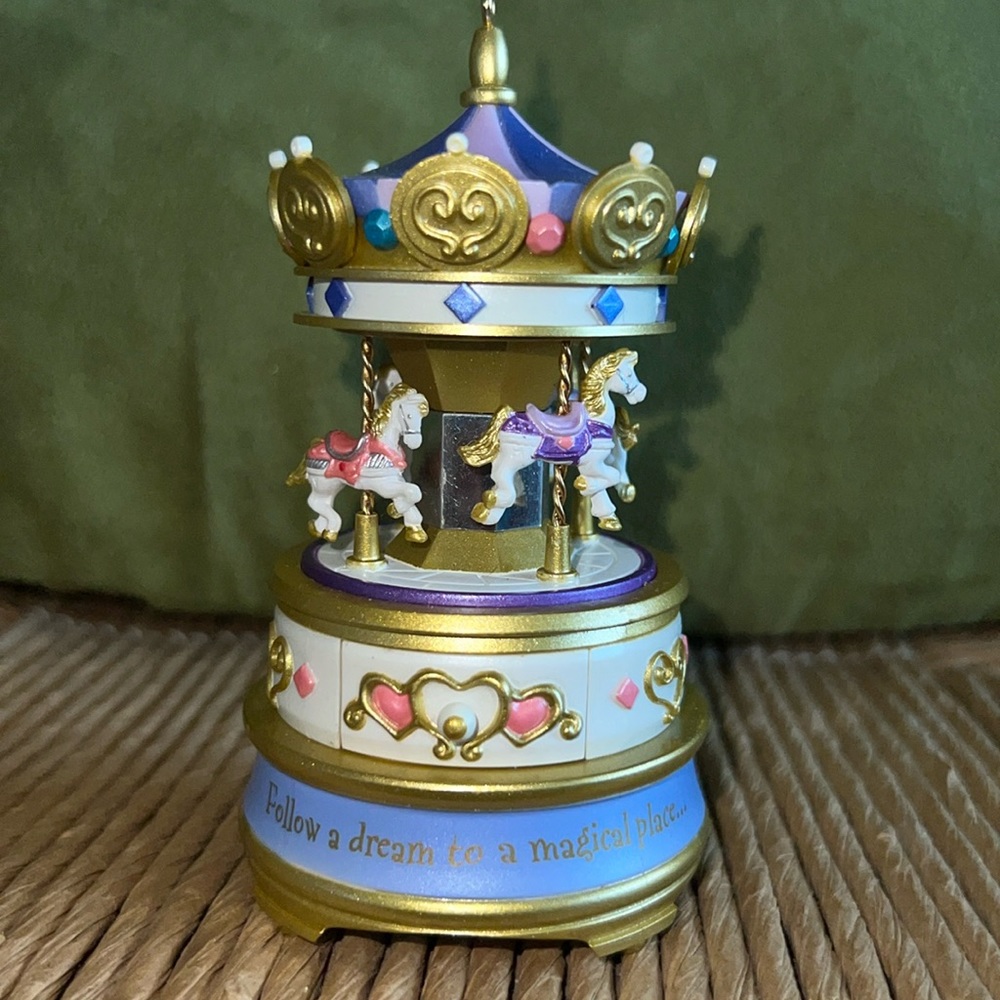 Hallmark 2003 Series #2 Jewelry Box Collection Ornament. No Box